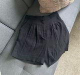 H&M High-Waisted tailored shorts size 6 Photo 0