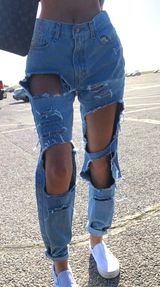 Boutique high waisted distressed jeans Photo 0