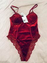 Red Velvet Lingerie  Photo 0