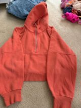 Lululemon Scuba Hoodie Half-Zip Cropped Photo 0