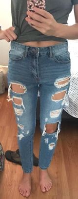 Forever 21 Distressed Boyfriend Jeans Photo 0