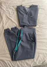 FIGS Scrubs Set Photo 0
