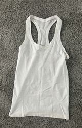White tank Photo 0