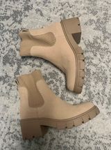 Tan Heel Chelsea Ankle Boots Size 6 Photo 0