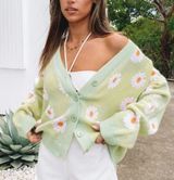 Beginning Boutique Flower Daisy Sweater Photo 0