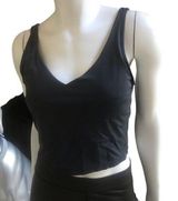 Black Padded V Photo 0