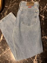 Light Wash Jeans Photo 0