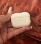 Apple AirPods Charging Case Photo 0