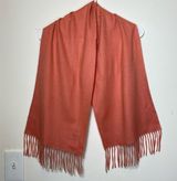 Echarpes | Vintage Acryllic Scarf with Fringe in Salmon/Pink Photo 0