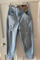Levi’s Mom Jeans Photo 0