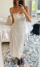 White Satin Gown Size M Photo 0
