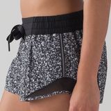 Lululemon Hotty Hot Short Photo 0
