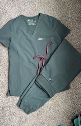 FIGS Scrubs Set Photo 0