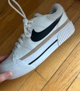 Nike Court Legacy Lift Photo 0