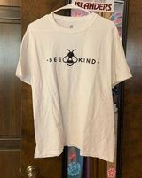 Hanes bee kind tee Photo 0