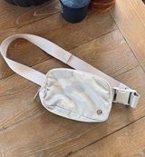 Lululemon Everywhere Belt Bag in Camo Photo 0