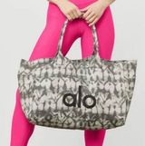 Alo Yoga Tie Dye Shopper Tote Photo 0
