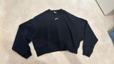 Black Cropped Sweatshirt Photo 0