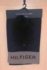Tommy Hilfiger scarf and hat set Photo 0