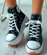 Chic Me Sneakers Photo 0