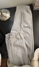 Grey Nike Sweatpants Women’s Photo 0