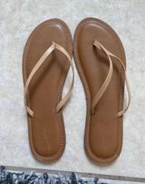 Universal Thread Flip Flops Photo 0