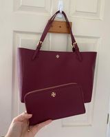 Tory Burch Tote Photo 0