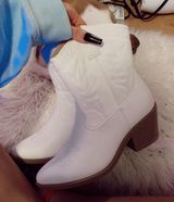 Cowgirl / Cowboy Boots White Size 6.5 Photo 0