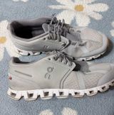 On Cloud Shoes Photo 0