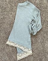 Lily Star | gray ribbed top size small Photo 0