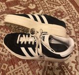 Gazelle Sneakers Photo 0