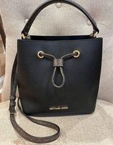 Suri Medium Bucket Handbag Crossbody Photo 0