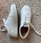 White Tennis Shoe Photo 0