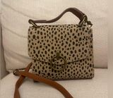 Universal Threads Cheetah Crossbody Bag Photo 0