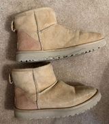 UGG Mini Sand Photo 0