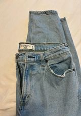 Abercrombie Pleated High Rise 80s Mom Jeans Photo 0