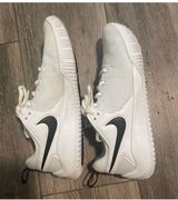 Volleyball / Court Shoes Photo 0