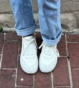 Reebok Sneakers Photo 0