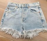 AGOLDE Cutoff Denim Shorts  Photo 0