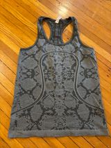 Lululemon Swiftly Tech RacerbackHeathered Gator Green - Size 8 Photo 0