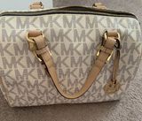 Michael Kors Purse Photo 0