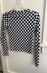 White And Black Checkered Long Sleeve Photo 0
