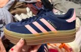 blue and pink adidas gazelles Photo 0
