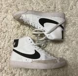 Nike Blazer Mid 77 Photo 0