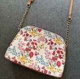 Floral Strap Crossbody Purse Photo 0