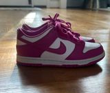 Women’s Dunk Low Photo 0