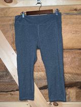 Women’s Large Capri Leggings Activewear Mid Rise Gray Photo 0