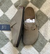 Universal Threads Clogs Photo 0