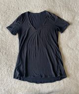 Lululemon V-Neck T-Shirt🖤 Photo 0