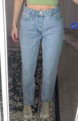 Mid-Rise Jeans Photo 0